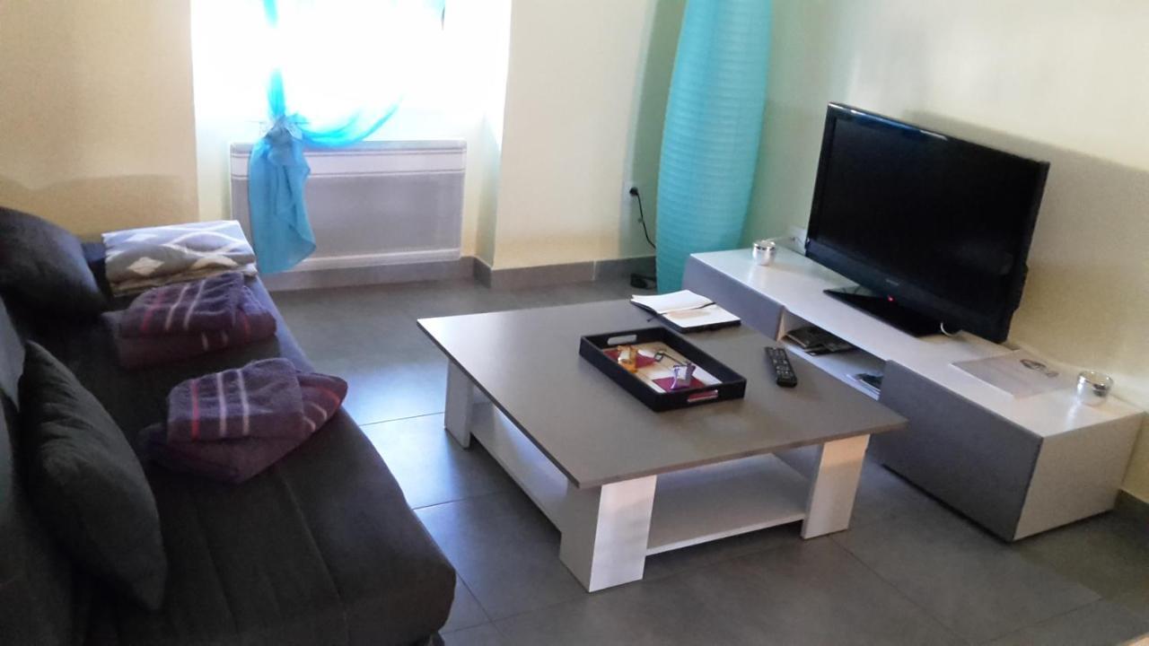 Chez Nous -Parking Gratuit Et Wifi A Vierzon Apartment Exterior photo