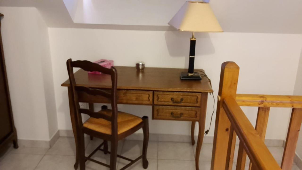 Chez Nous -Parking Gratuit Et Wifi A Vierzon Apartment Exterior photo