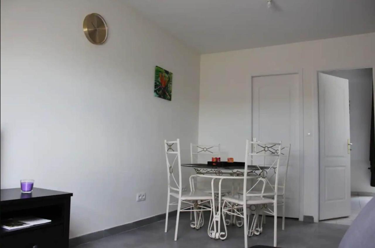 Chez Nous -Parking Gratuit Et Wifi A Vierzon Apartment Exterior photo
