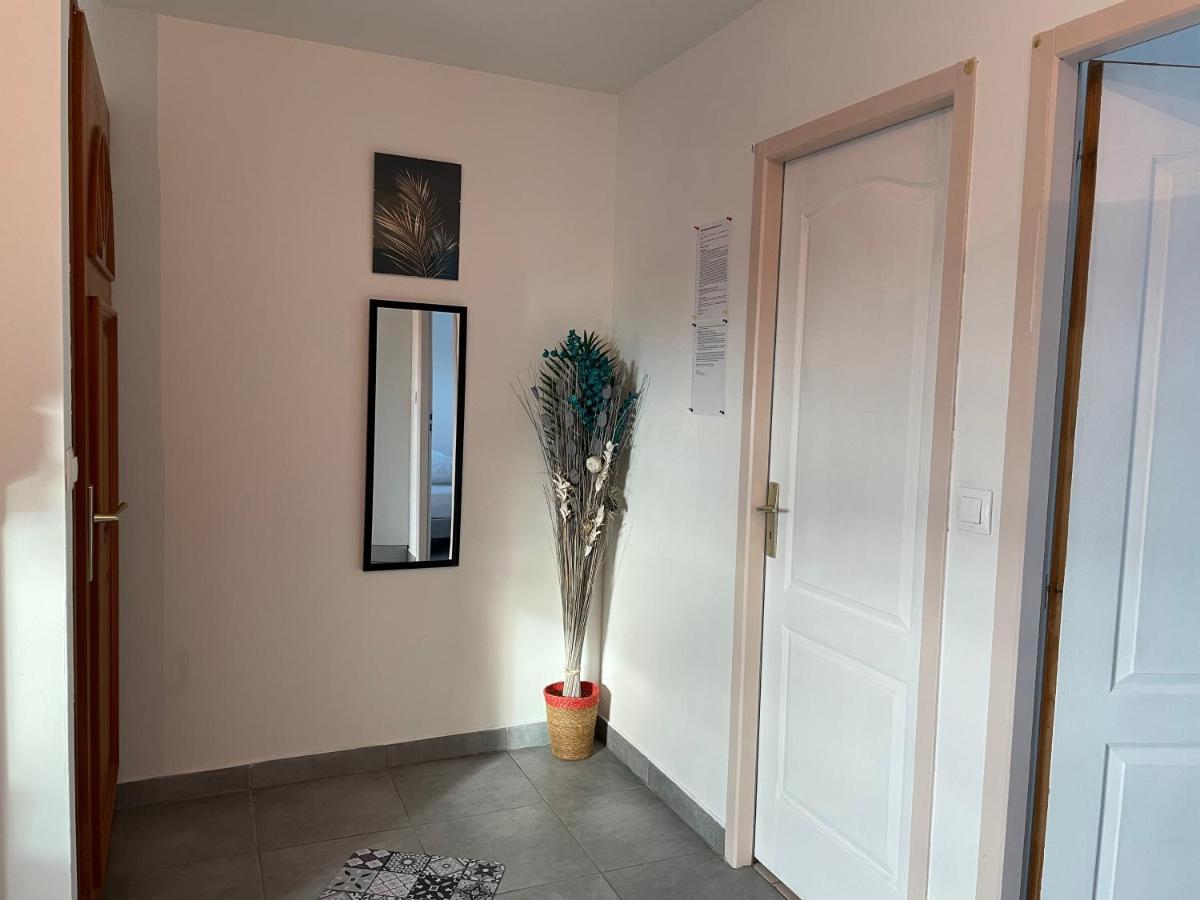 Chez Nous -Parking Gratuit Et Wifi A Vierzon Apartment Exterior photo